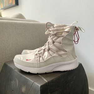 Nike Tanjun High Rose High Top Sneaker Boots